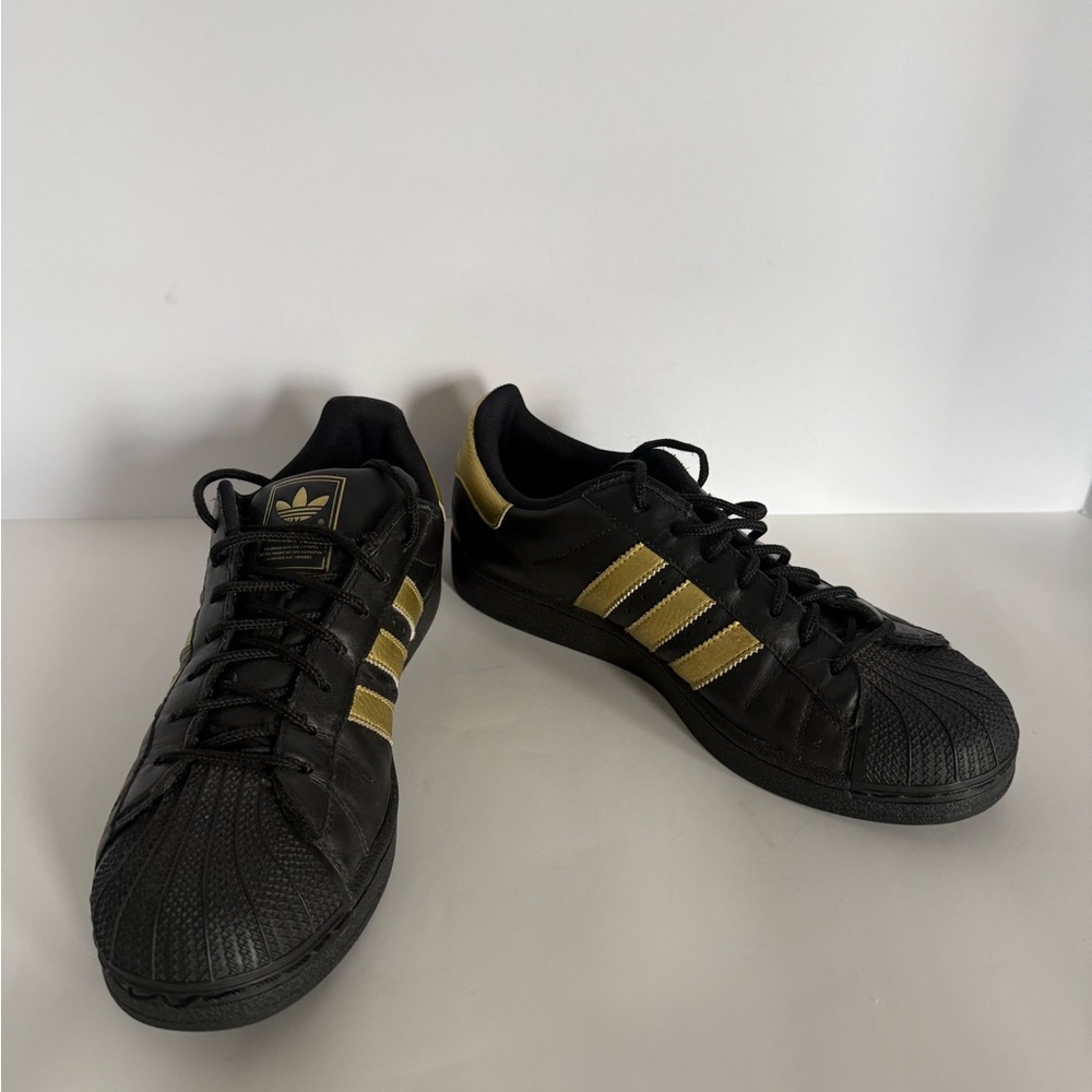 SUPERSTAR ADIDAS SNEAKERS BLACK WITH GOLD STRIPES SZ MENS 7 WOMENS 8.5